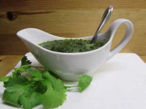 Острый соус из кинзы с чесноком